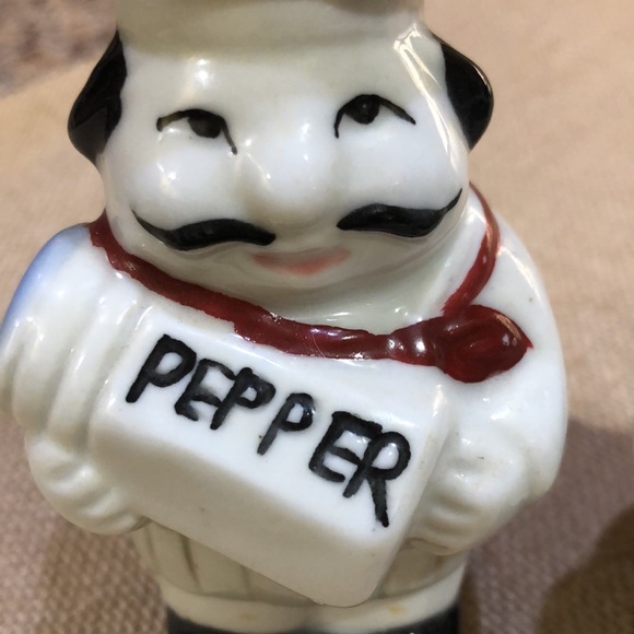 Vintage-Looking Chef Salt and Pepper Shakers - Picture 4 of 8